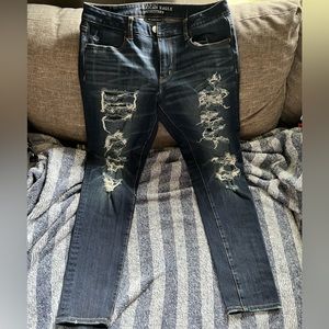 Women’s American Eagle ripped jeans